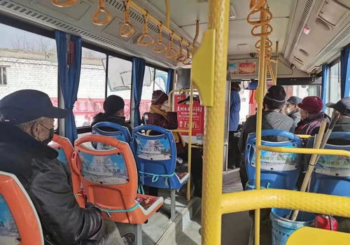 早晨老人坐公交的多吗英语,“坐公交车”用英语怎么说？
