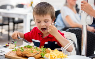 2岁多的孩子吃得太多吗,2岁的宝宝消化能力在不断的完善，2岁宝宝正常饭量可以吃多少呢？